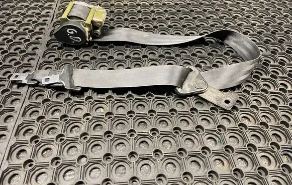Rear seatbelt