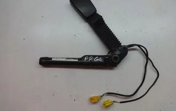 Front seatbelt buckle