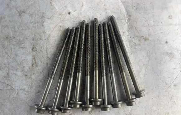 Volkswagen Polo V 6R Cylinder head bolts 