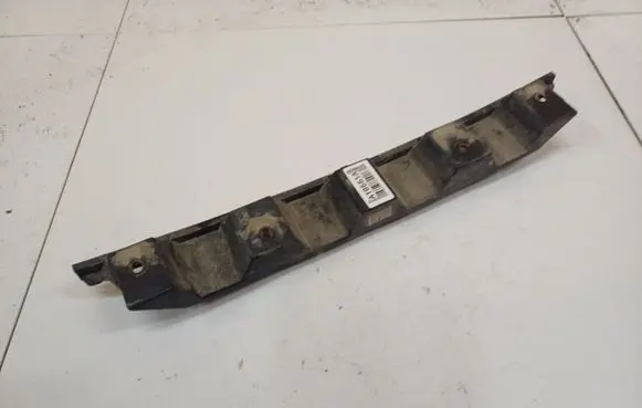 Rear bumper mounting bracket