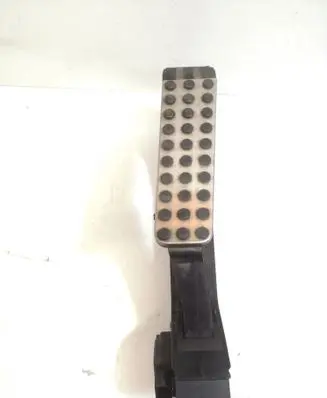 Mercedes-Benz CLS C219 Accelerator throttle pedal A1703000404 A2033010001
