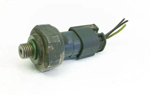 BMW 5 E39 Air conditioning (A/C) pressure sensor 8370623