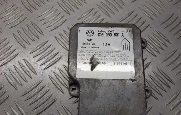 Volkswagen PASSAT B5.5 Airbag control unit/module 1C0909601A