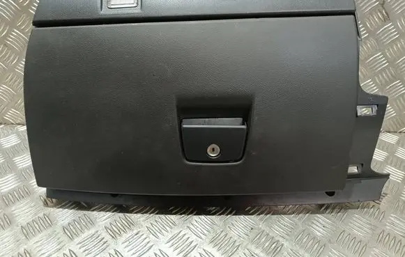 Glove box