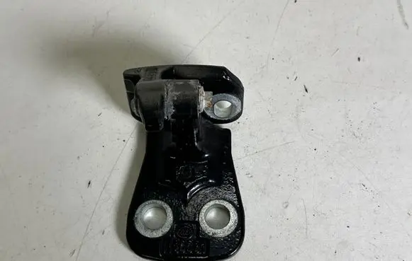 Land Rover Discovery 4 - LR4 Rear door lower hinge 120031