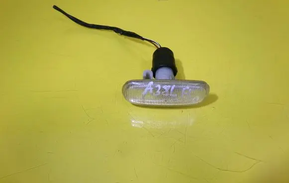 Audi A3 S3 8L Front fender indicator light 