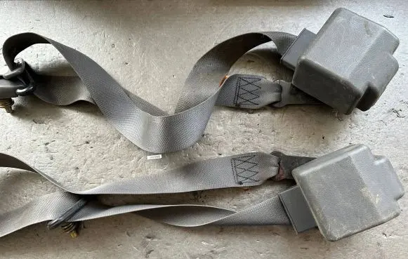 Nissan Patrol Y60 Set of seat belts 8684552N11 8684452N11