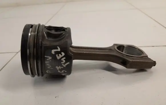 BMW X5 E70 Piston with connecting rod 84L107