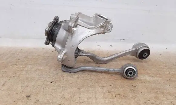 BMW X4 G02 Front wheel hub spindle knuckle 6882597 6871483 31216882597