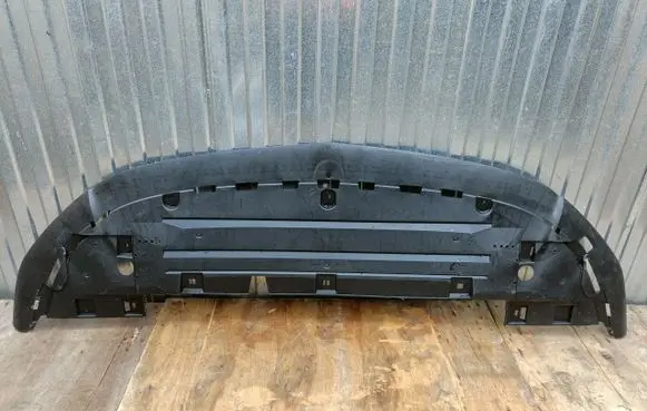 Front bumper lip