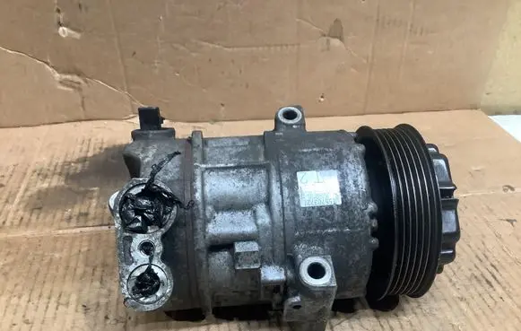 Opel Corsa D Air conditioning (A/C) compressor (pump) 55703721 4471905551