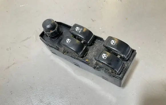 Chevrolet Lacetti Electric window control switch 621W05170