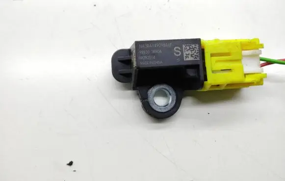 Nissan Qashqai Airbag deployment crash/impact sensor 988303RA0A 3RRA14929A