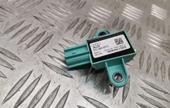 Audi A4 S4 B8 8K Airbag deployment crash/impact sensor 8K0955557C