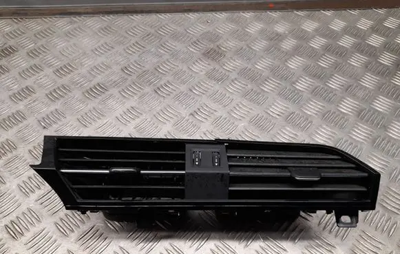 Audi Q3 F3 Dash center air vent grill 83B820903