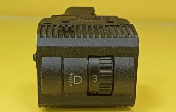 Volkswagen Polo IV 9N3 Headlight level height control switch 600941333B