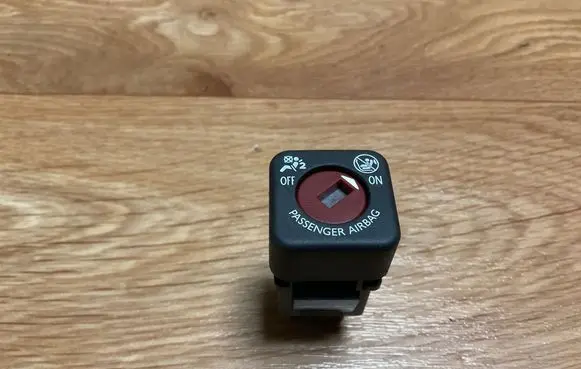 Peugeot Partner Passenger airbag on/off switch 95835T02