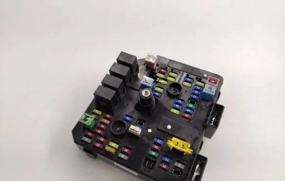 Chevrolet Captiva Fuse module 95903657 3657U