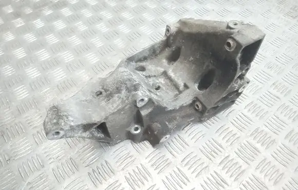 BMW 1 E82 E88 Generator/alternator bracket 7802639