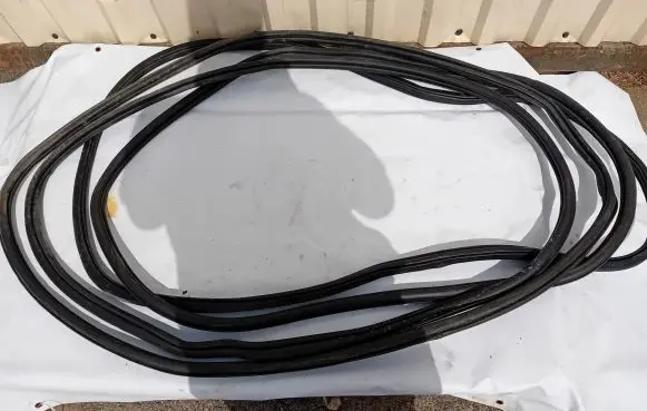 Volkswagen Polo VI Rubber seal front coupe door 