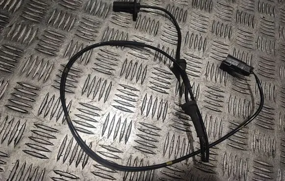 Volvo XC70 ABS brake wheel speed sensor 9467580