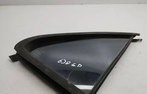 KIA Sorento Rear vent window glass 43R000382