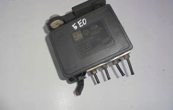 Skoda Octavia Mk3 (5E) ABS Pump 5Q0907379R