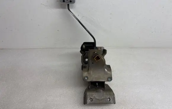 Nissan X-Trail T30 Clutch pedal 