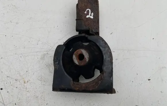 Toyota Avensis T250 Engine mount bracket