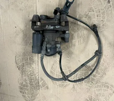 BMW 2 F44 Rear brake caliper 6892606