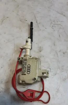 Fuel tank cap lock