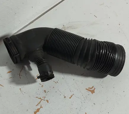 Air intake hose/pipe