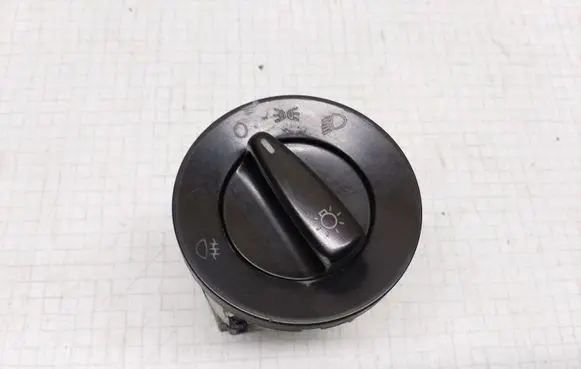 Volkswagen Golf IV Light switch 1C0941531