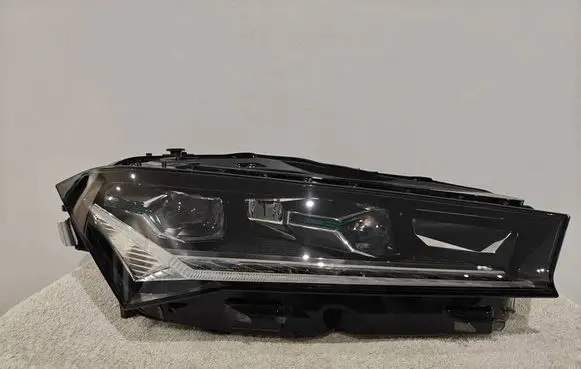 Skoda Superb B9 Headlight/headlamp 3P1941016B LF77310