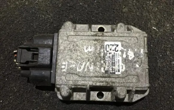 Toyota Carina T190 Ignition amplifier control unit 8962105010