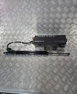 Opel Insignia A Shock absorber/damper mounting bracket 13338838