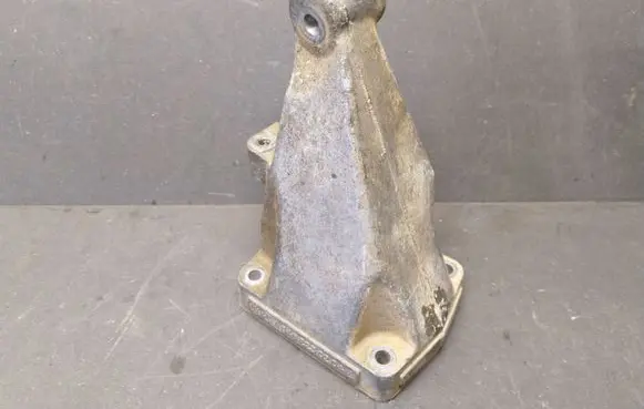Mercedes-Benz Vito Viano W638 Engine mounting bracket A6462230204