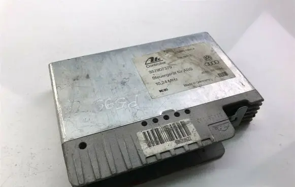 Volkswagen Golf III Other control units/modules 357907379 P595