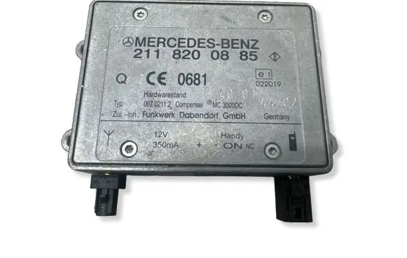 Mercedes-Benz CLS C219 Aerial antenna amplifier 2118200885 09702112