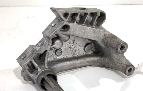 Skoda Superb B8 (3V) Engine mounting bracket 04L199207D