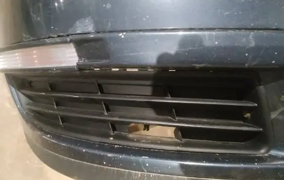 Volkswagen PASSAT B6 Front bumper lower grill 