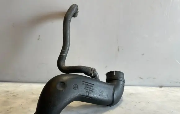 Opel Zafira B Intercooler hose/pipe 55561910 329788454