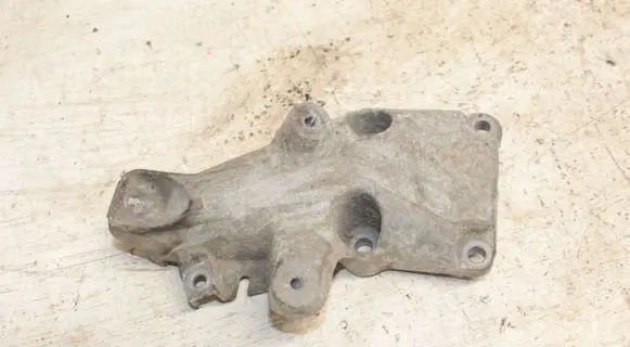 BMW 1 E81 E87 Engine mounting bracket 6776529