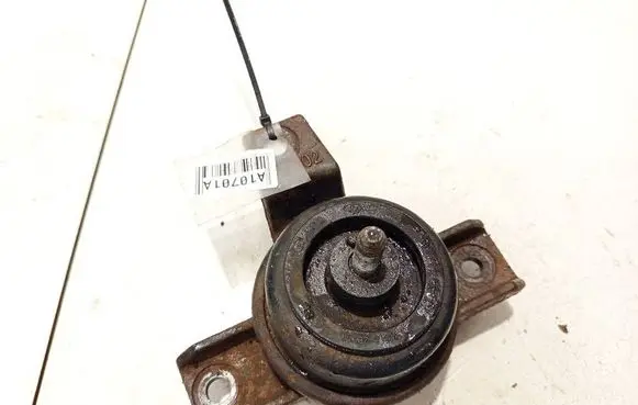 Engine mount bracket