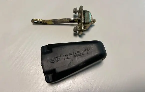 Seat Alhambra (Mk2) Front door check strap stopper 7m0839249