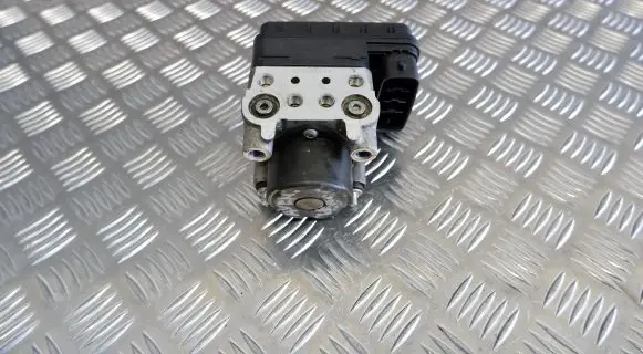 Toyota Avensis Verso ABS Pump 4451044110 8954144130