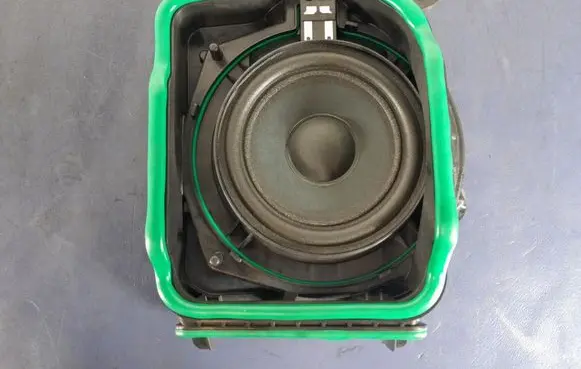 BMW 5 G30 G31 G38 Subwoofer speaker 9395861