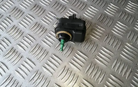Volvo V70 Headlight level adjustment motor 