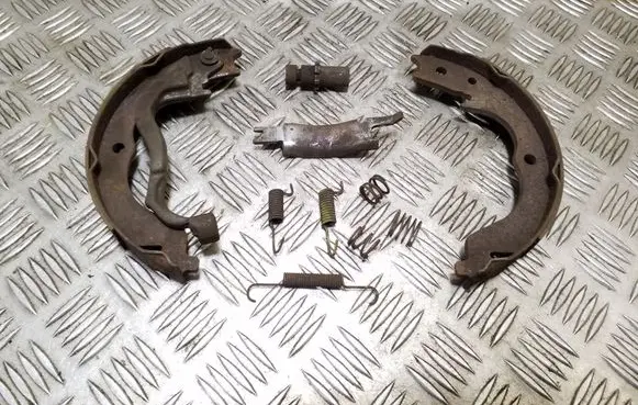 Nissan Juke I F15 Handbrake/parking brake pads 