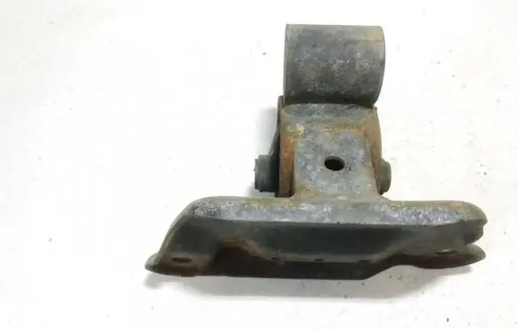 Mitsubishi Carisma Engine mount bracket mr223882
